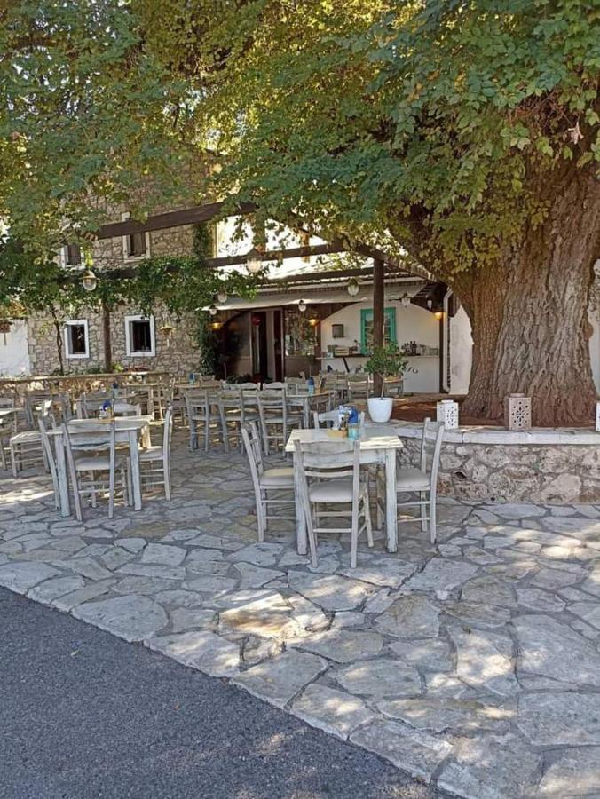 Lovely Studio In Strinilas With Its Own Pool المظهر الخارجي الصورة