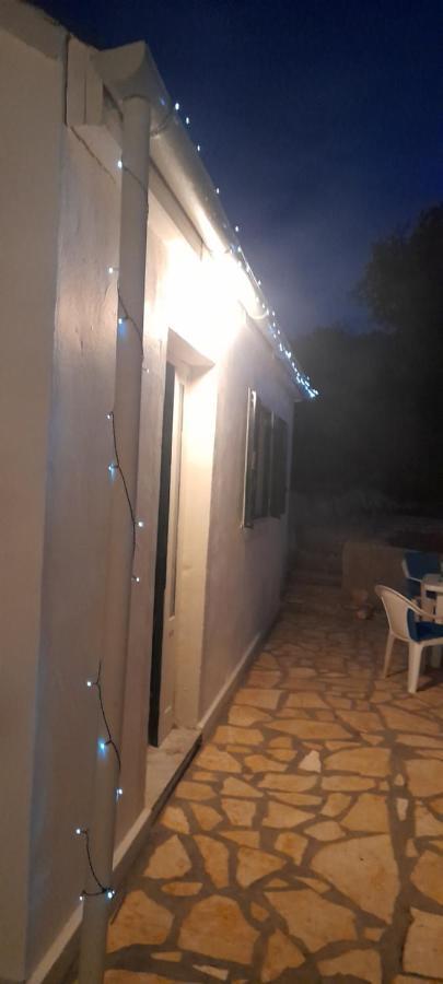 Lovely Studio In Strinilas With Its Own Pool المظهر الخارجي الصورة