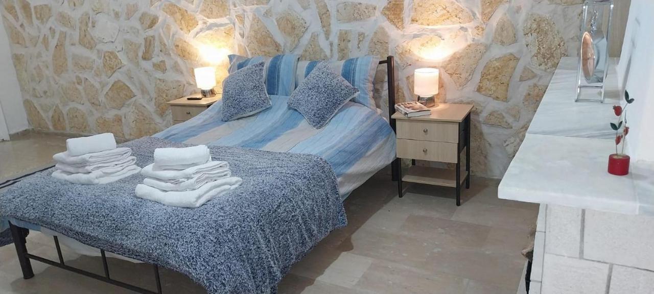 Lovely Studio In Strinilas With Its Own Pool المظهر الخارجي الصورة