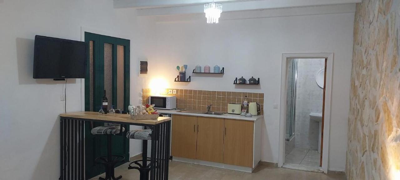 Lovely Studio In Strinilas With Its Own Pool المظهر الخارجي الصورة