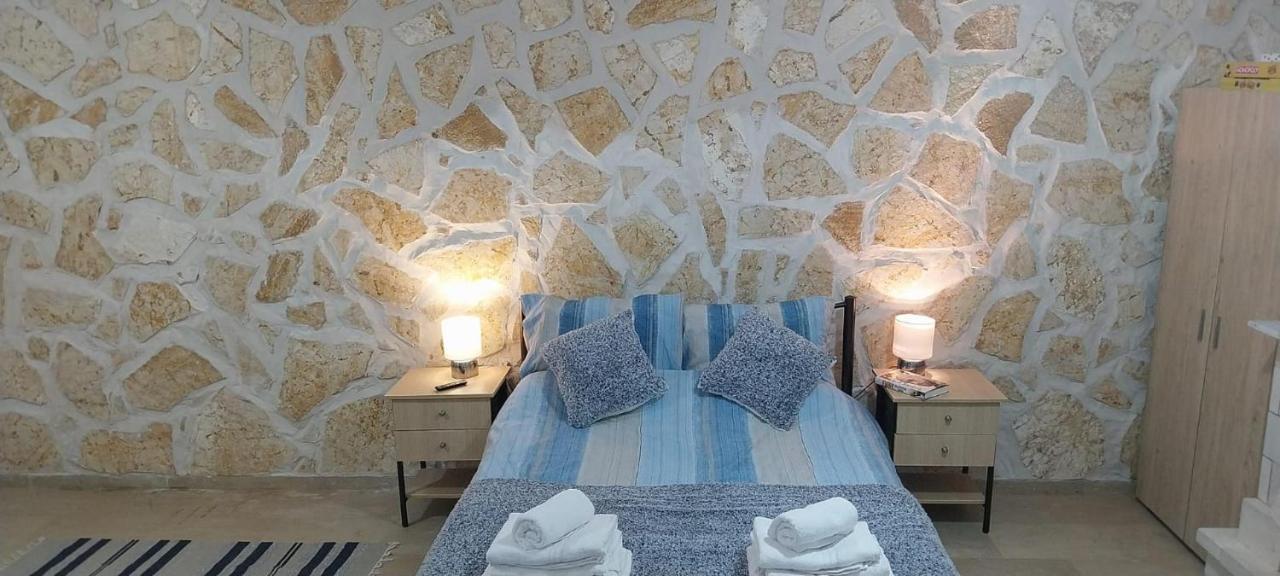 Lovely Studio In Strinilas With Its Own Pool المظهر الخارجي الصورة