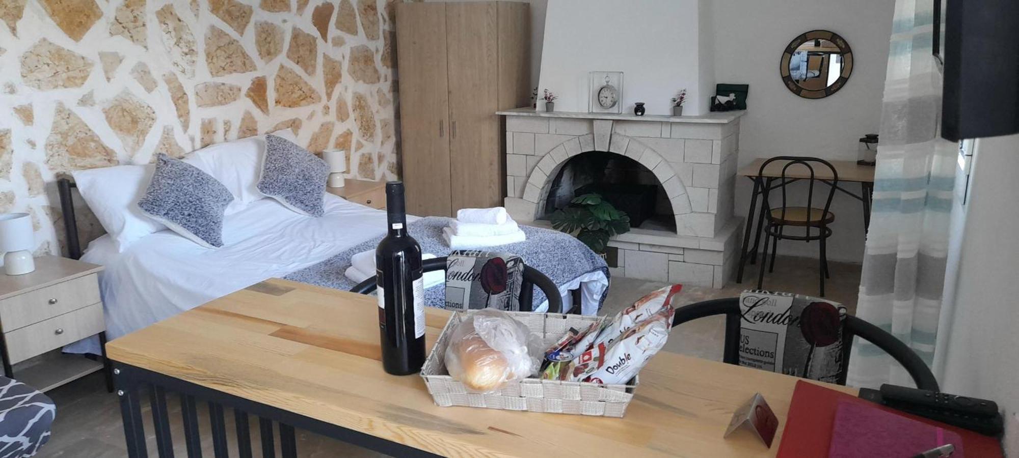 Lovely Studio In Strinilas With Its Own Pool المظهر الخارجي الصورة
