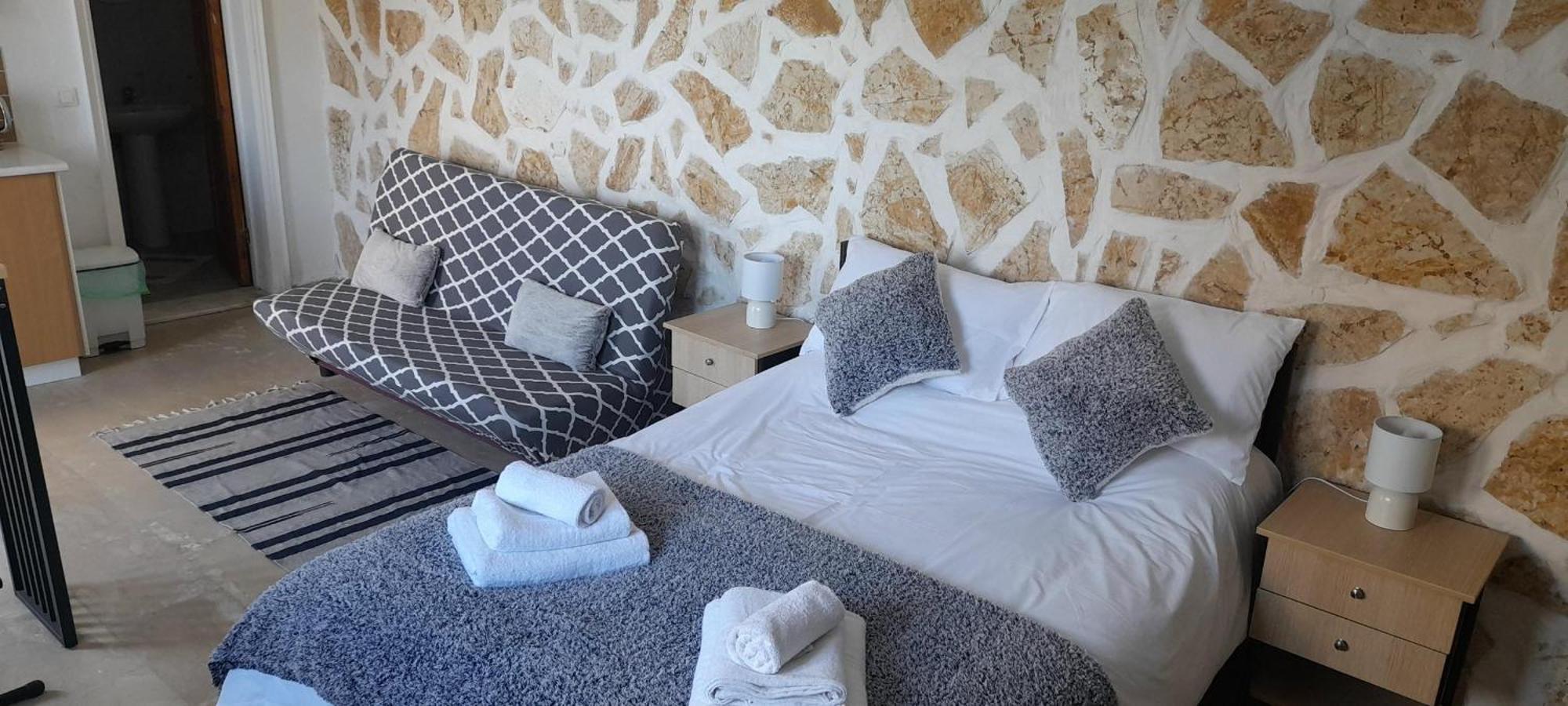 Lovely Studio In Strinilas With Its Own Pool المظهر الخارجي الصورة